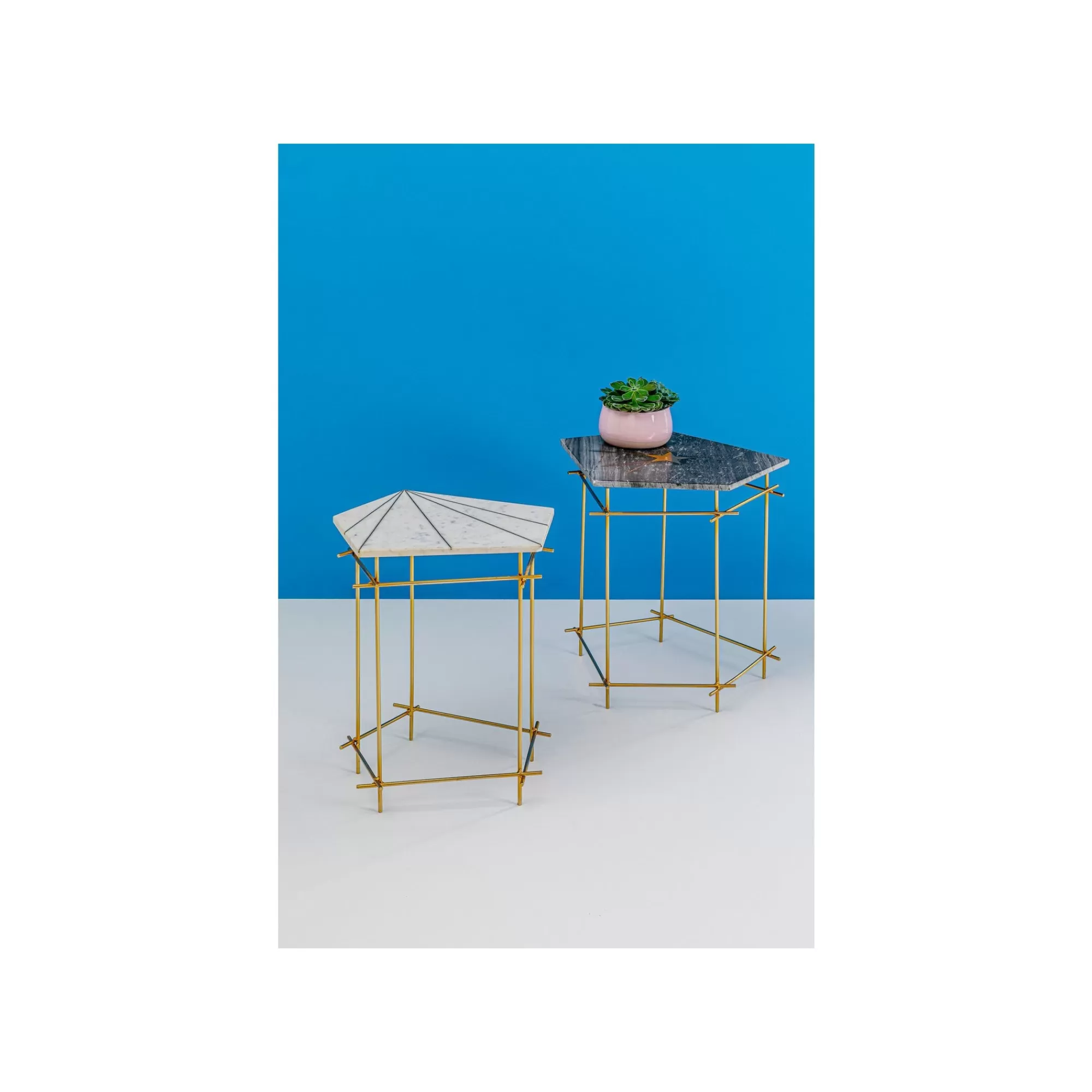 KARE Design Table D'appoint Mystic Pentagon Grise 52cm ^ Table D'Appoint & De Chevet
